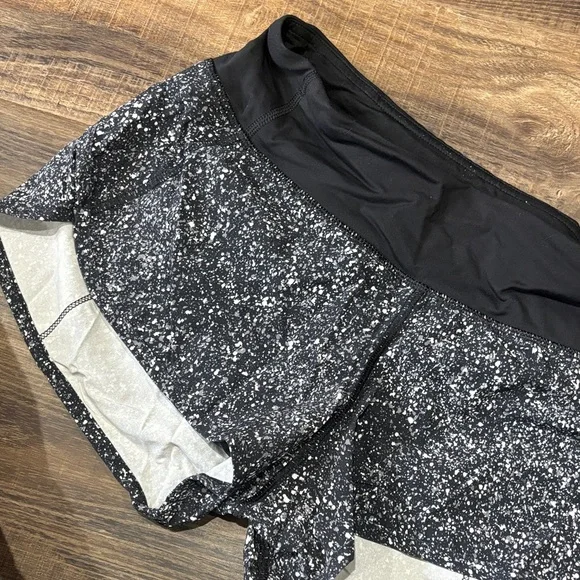 Lululemon Speed Up Shorts - Picture 3 of 3